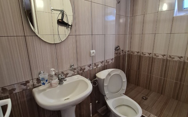 Апартаменты с кухней c 1 комнатой с красивым видом из окна (кухня) — фото 3