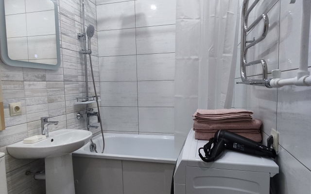 Ryadom S Naberezhnoy Flat