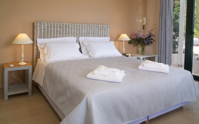 Martini Waterfront Suites Apartments