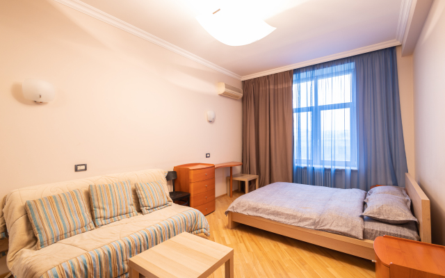 Ryadom S Krasnoy Ploschadyyu Flat