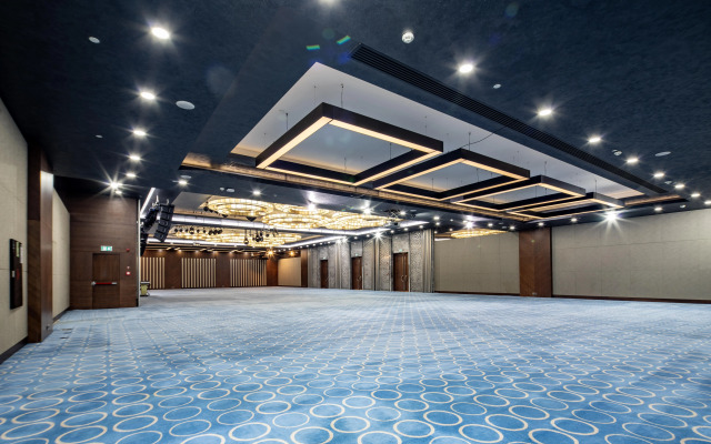 Royal Stay Palace Hotel