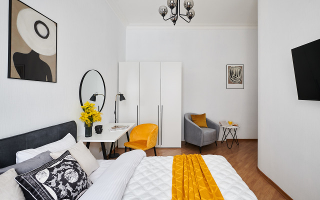 GM YArkaya Trekhkomnatnaya u Krasnoj Ploshchadi Apartments