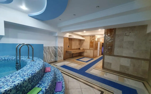 Uyutnaya V Komplekse S Basseynom Flat