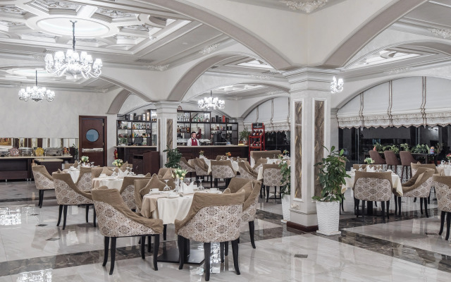 Huayue Mansion Hotel