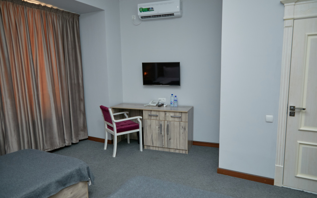 Muqaddas Hotel