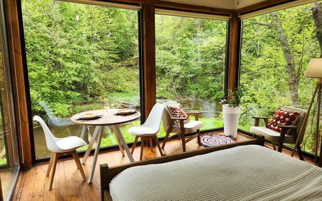 Zhivopisniy ostrov Glamping