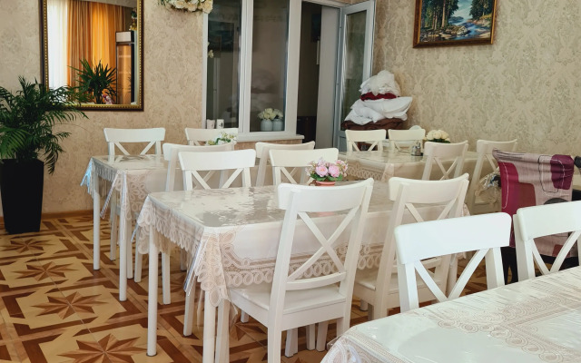 Zolotoy Lev Hotel