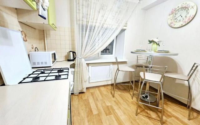 Na Sverdlova 100 Flat