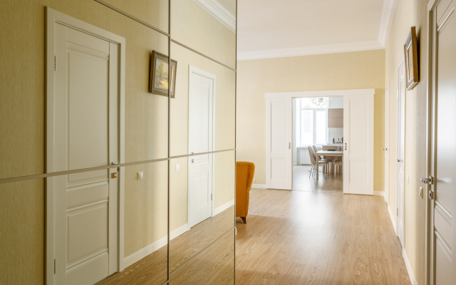 Luchshaya Kvartira with 3 bedrooms near Kremlin