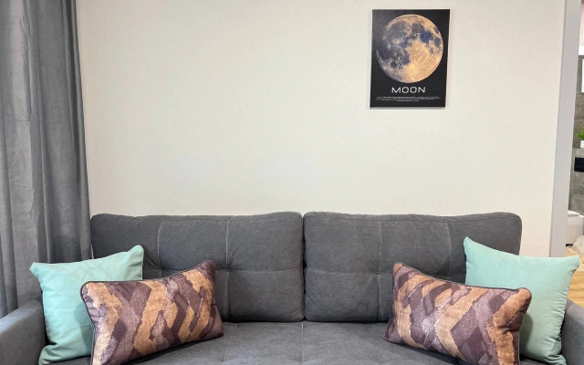 Na Tsentralnom Prospekte Goroda 17 Etazh Flat