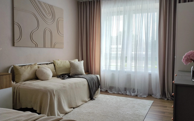 Dizaynerskaya dvushka u morya Flat