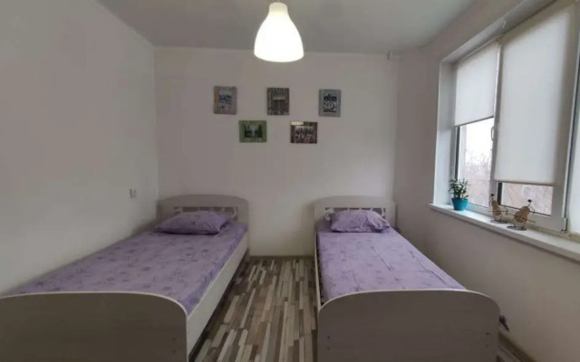 Chetyrekhkomnatnaya Kvartira Tsentr Flat