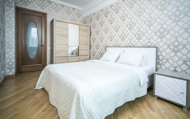 3-room on 2 International Street City Center  Apartments