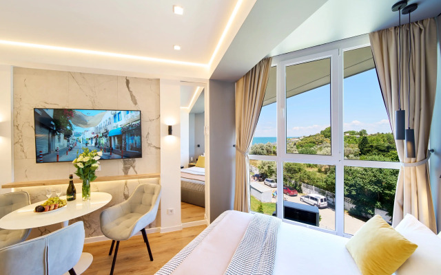 Admiral's Lagoon Apartment Hotel