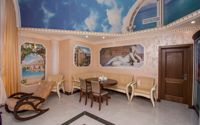 Grand Noy Hotel