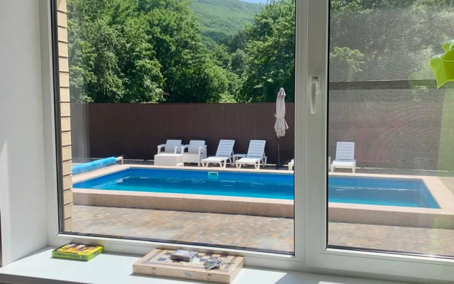 Lazurny Private House
