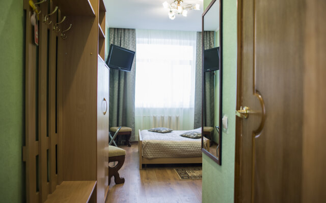 Oktyabr'skaya Hotel