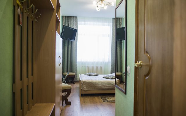 Oktyabrskaya Hotel