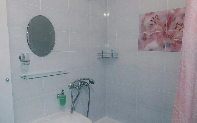 Uyutnaya Kvartira Na Prospekte Stachki Flat
