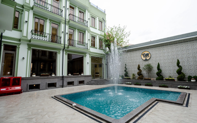 Astoria Plaza Hotel