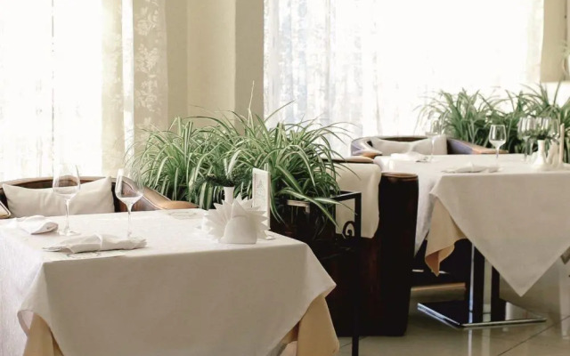 Almaz Hotel