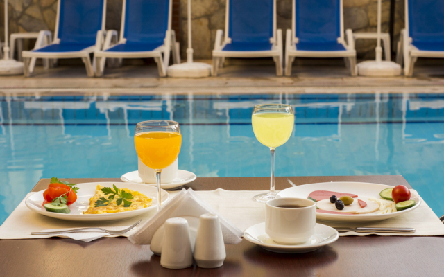 Lara Dinc Hotel