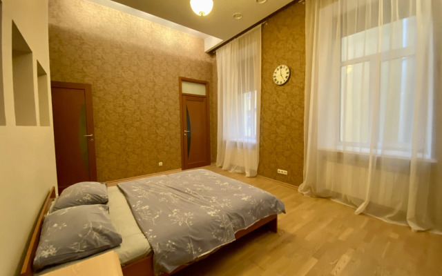Trekhkomnatnye U Griffonov Apartments