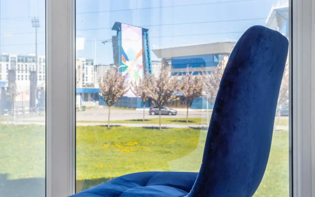 Kvartira s Dizajnerskim Evroremontom v Novom Zilom Komplekse s Panoramnymi Oknami