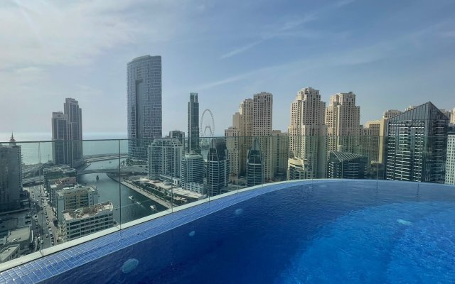 Dubai Marina Walk Gem Modern Apt with Pool & Gym access, Steps to Beach & Metro Apartments