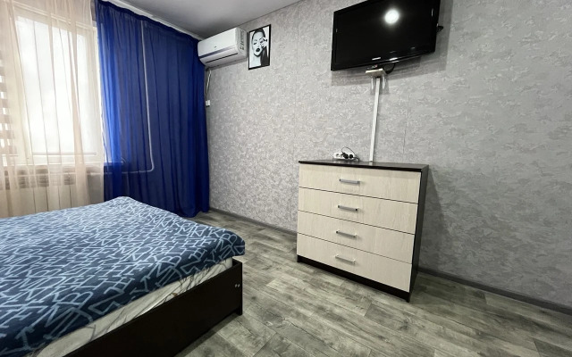 Tsentr Goroda Suvorova 144 Flat
