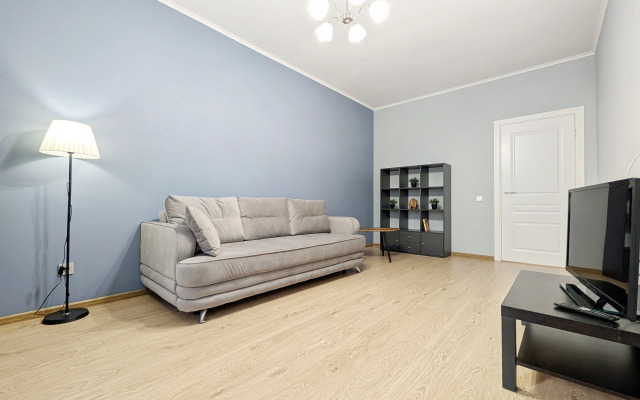 Na Ulitse Tipanova Flat