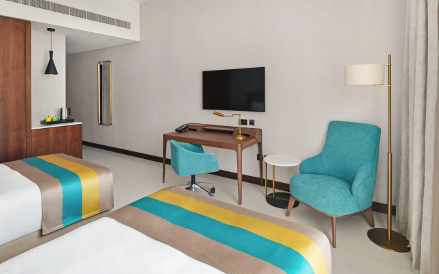 Holiday Inn Dubai Al-Maktoum Airport an IHG