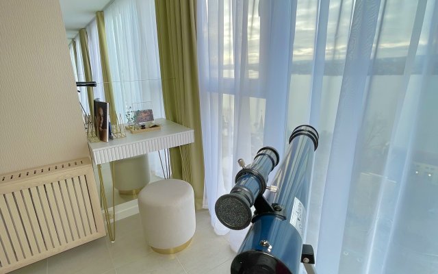 Vyshe Vsekh Flat
