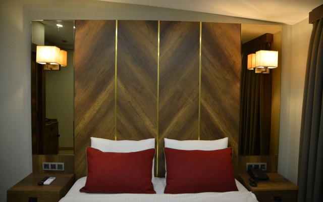 Celine Taxim Hotel