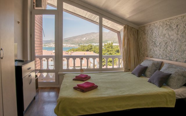 Na Primorskoj 14 Guest House