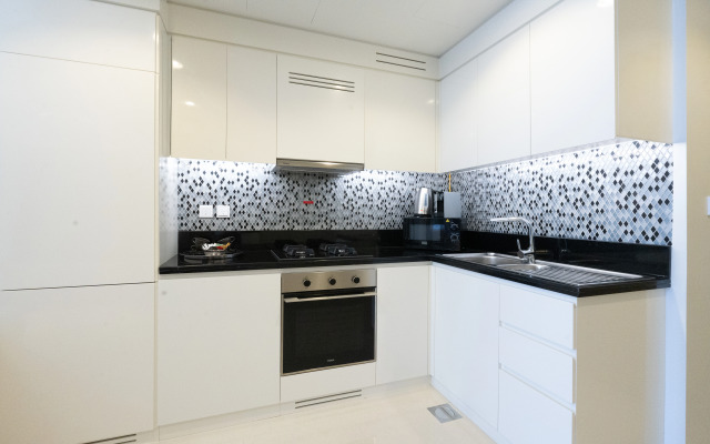 Apartment Keyrock Living: 2BR Retreat with Breathtaking Views