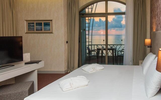 The Grand Gloria Hotel