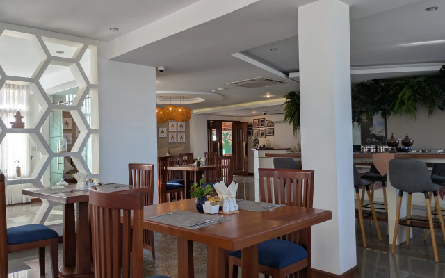 Отель Jaya Suites Hotel