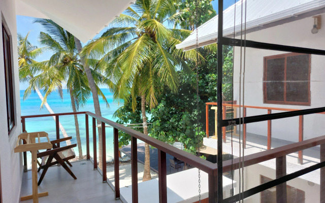 Comfy Cool Breeze by Emzaz Hotel