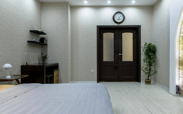 V Azhk Parusa Flat