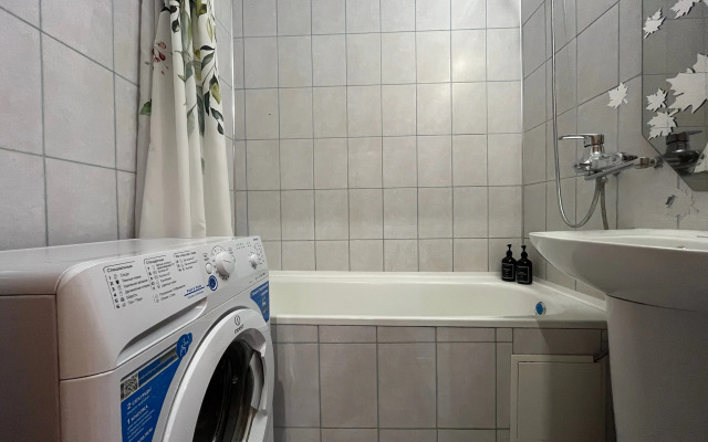 Odnokomnatnaya Kvartira V Tsentre Noyabryska Flat
