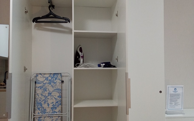 U Metro Parnas 1960 Apartment