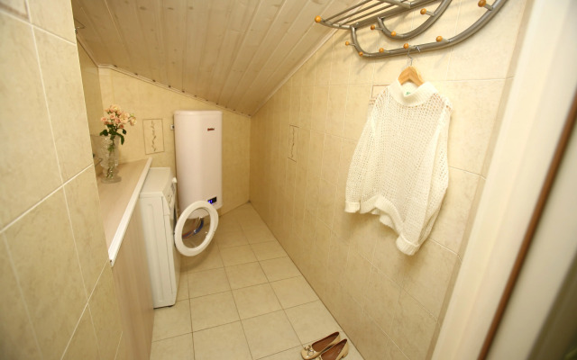Dlya 8mi Gostey Nevsky 5 Apartment