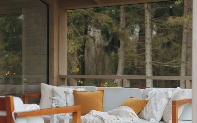 Частный дом с баней и чаном у воды и леса