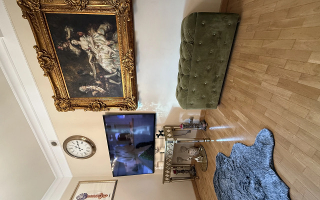 Dizaynerskaya U Kremlya Flat