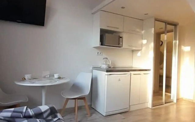 Na Ulitse Dekabristov 23 Apartments