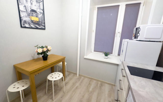Na Vokzalnoy 3-86 Flat