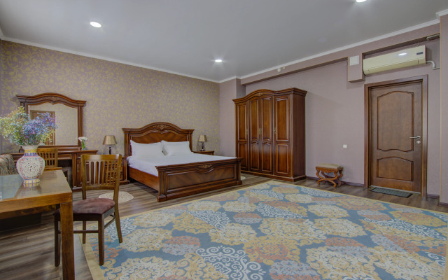 Shah Palace Hotel