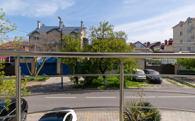 Yuzhny Guest House