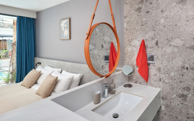 Апартаменты Sunshine beach suite with pool access B5010